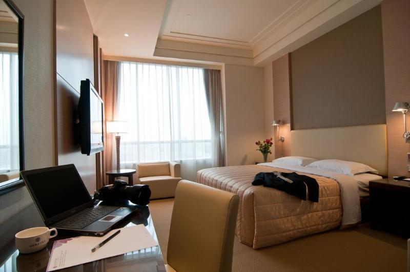 Ever Delightful Business Hotel Chiayi Exterior foto