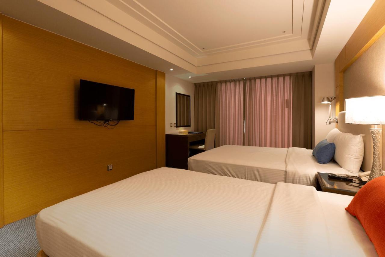 Ever Delightful Business Hotel Chiayi Exterior foto