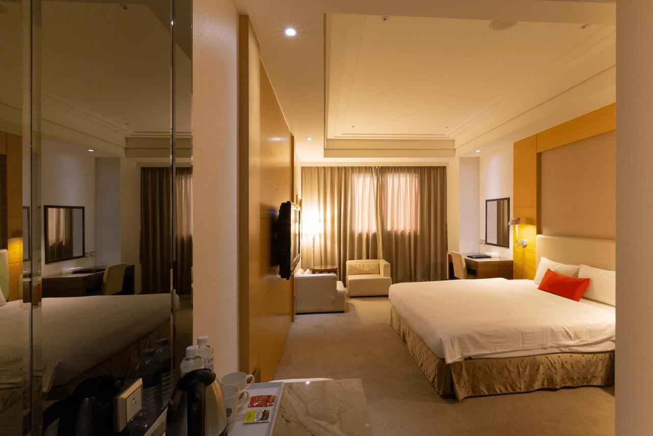 Ever Delightful Business Hotel Chiayi Exterior foto